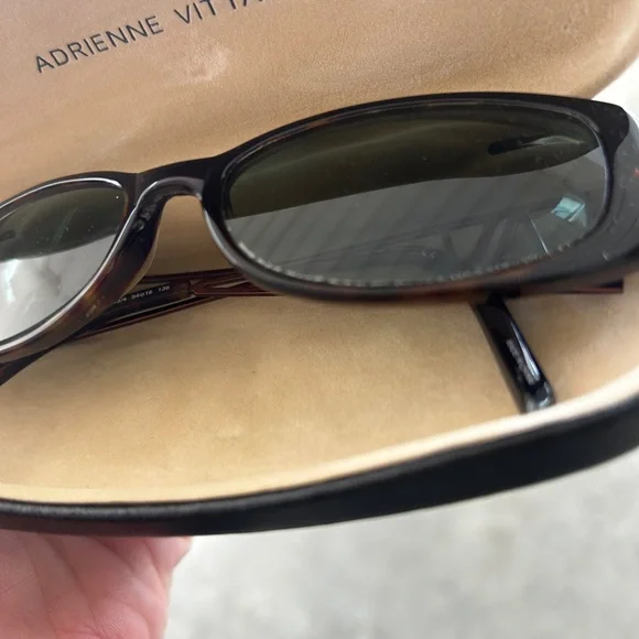 Adrienne Vittadini Black prescription Sunglasses with case - Picture 3 of 10